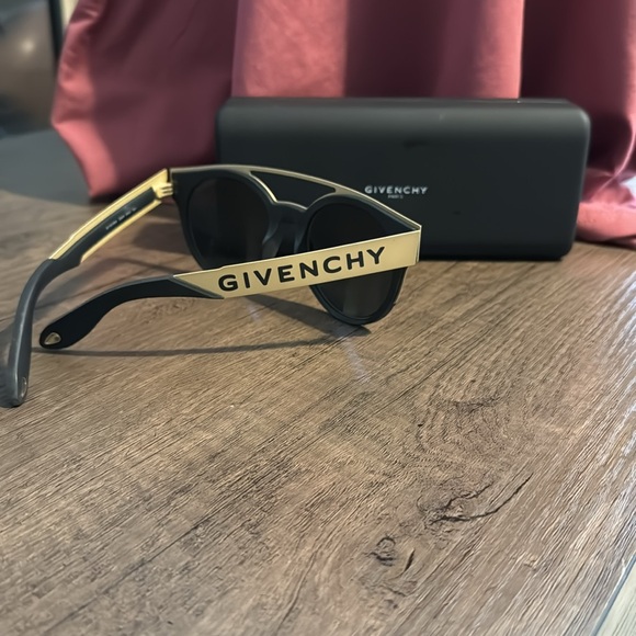 Givenchy sunglasses - Picture 2 of 4
